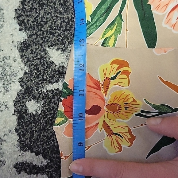 Prettyittlething Floral Dress 2 - Picture 10 of 11